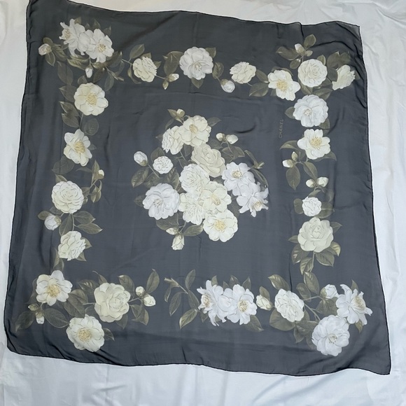 WINTER SALE ‼️ Authentic Chanel black silk chiffon scarf with white camellias - Picture 6 of 9